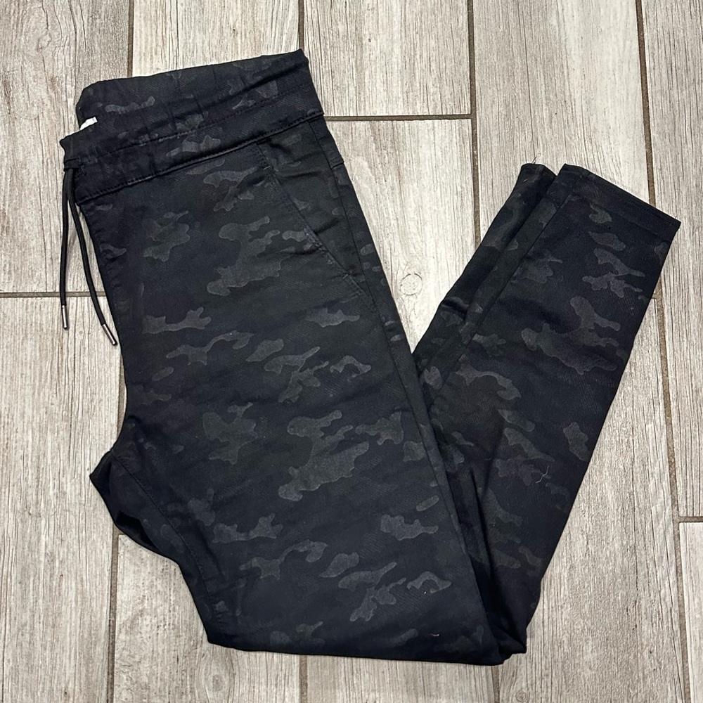 🖤 Bevy Flog Black Camo Shely Joggers 🖤